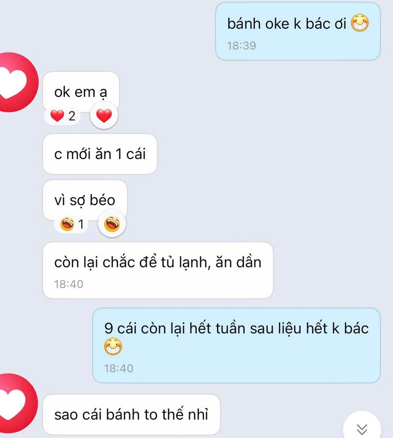 Khách gửi Zalo: “Ok em ạ. C mới ăn 1 cái vì sợ béo, còn lại chắc để tủ lạnh, ăn dần. Sao cái bánh to thế nhỉ.”